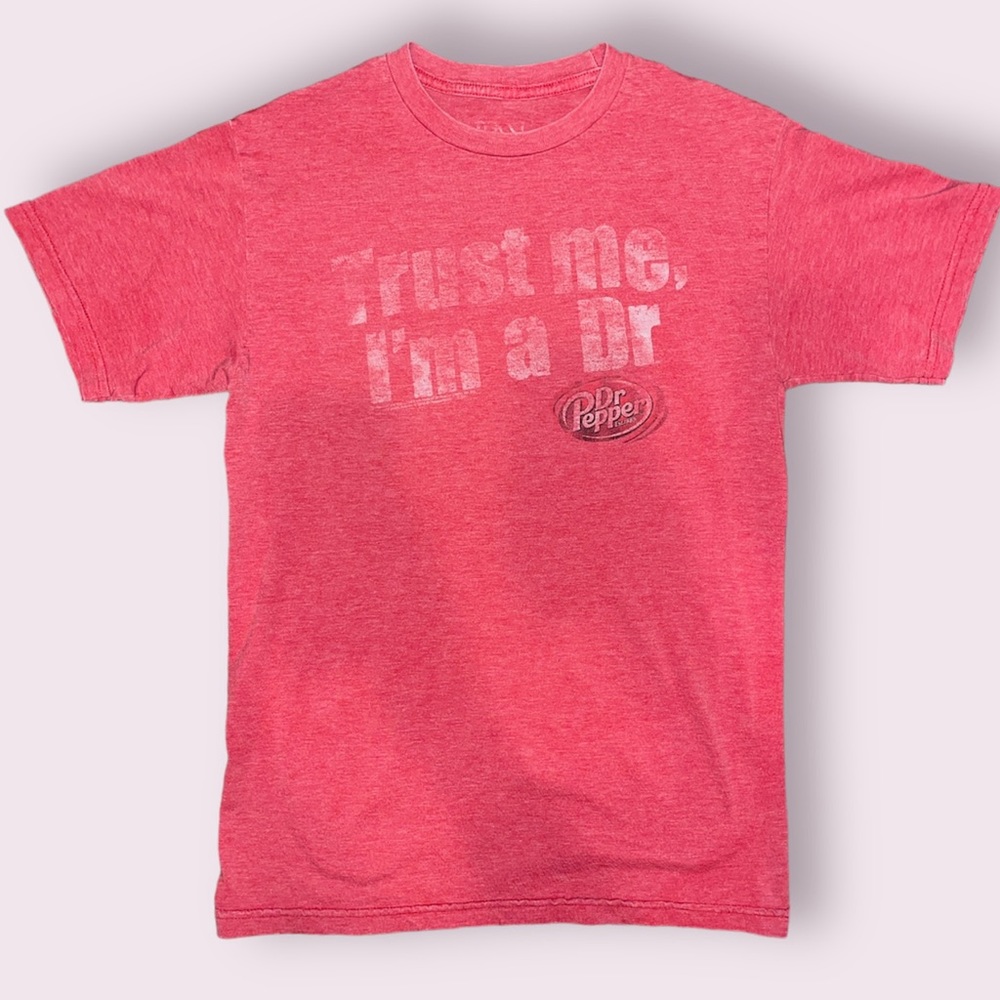 “Trust me I’m a doctor” mens Dr Pepper tee in size medium. Vintage look and feel